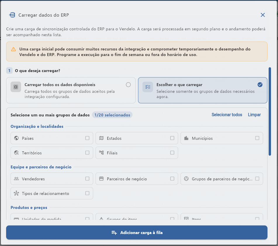 Janela Carregar dados do ERP com o aviso sobre consumo de recursos, as opções Carregar todos os dados disponíveis e Escolher o que carregar, os grupos de dados por categoria e o botão Adicionar carga à fila
